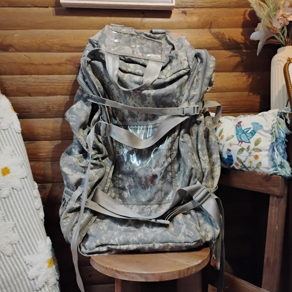 Camouflage Military Backpack Huge 35"X23"X14" - Picture 1 of 13
